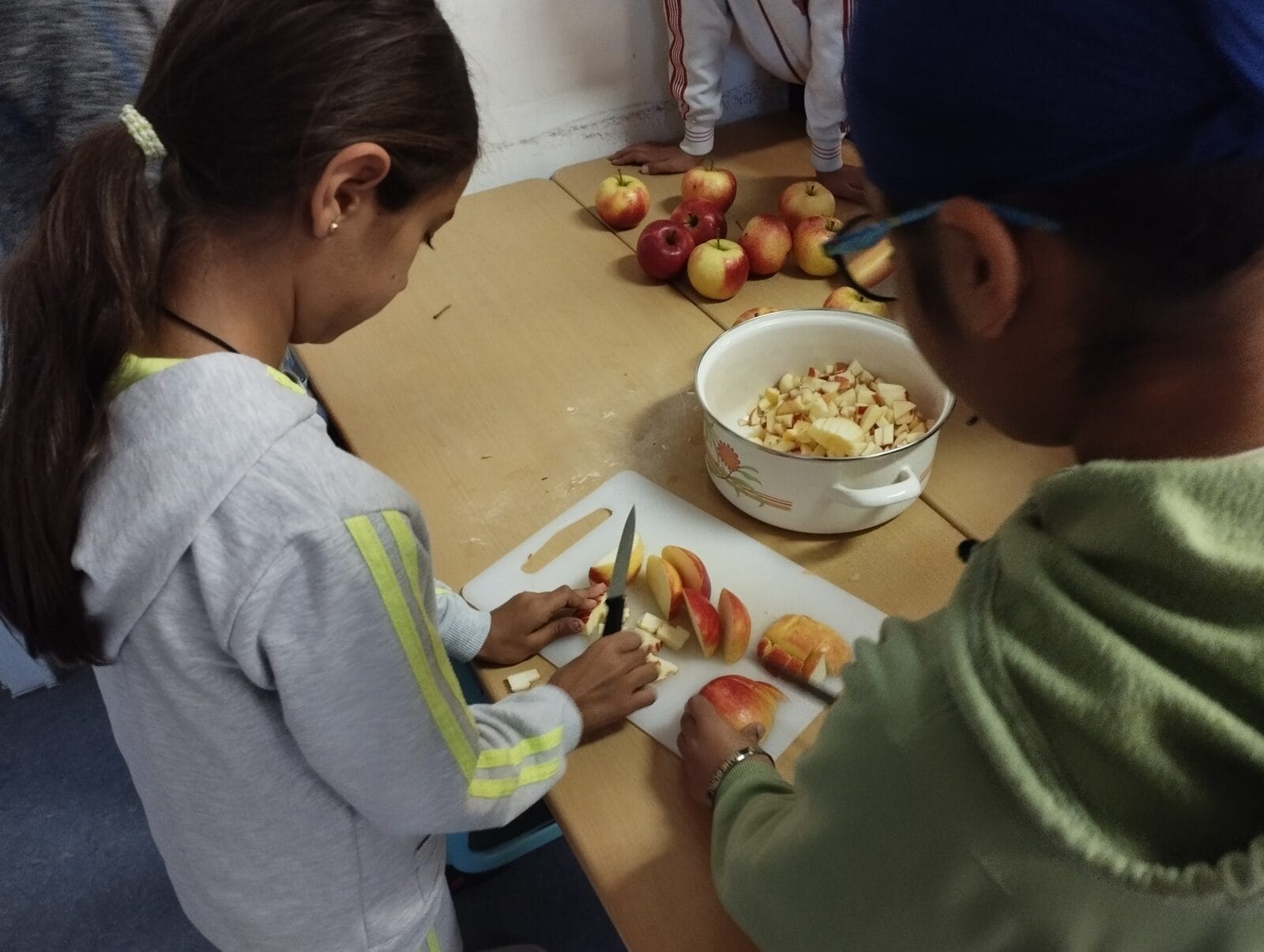 Apfelmus Aktion - Pestalozzi Grundschule Regensburg